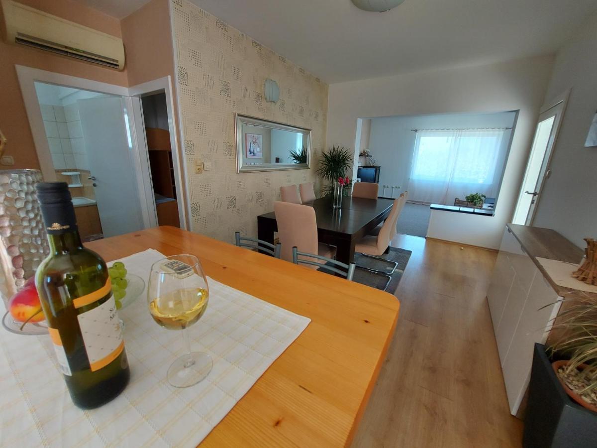 Apartman Larisa Apartment Kampor Luaran gambar