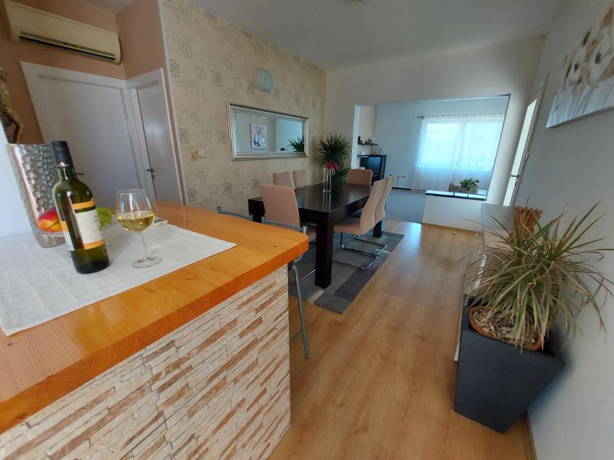 Apartman Larisa Apartment Kampor Luaran gambar