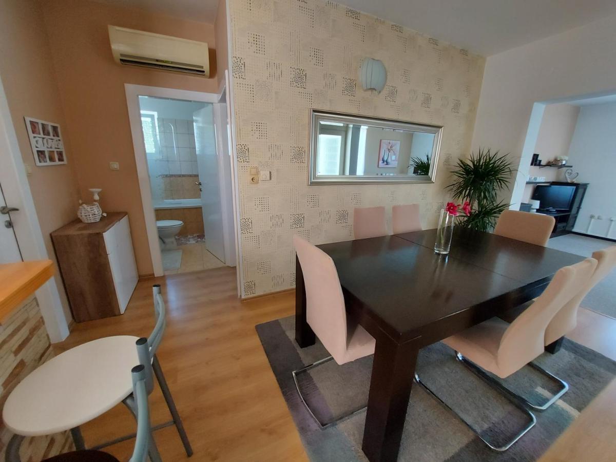 Apartman Larisa Apartment Kampor Luaran gambar