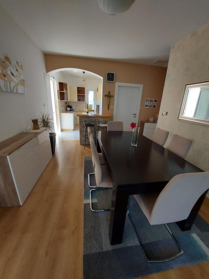 Apartman Larisa Apartment Kampor Luaran gambar