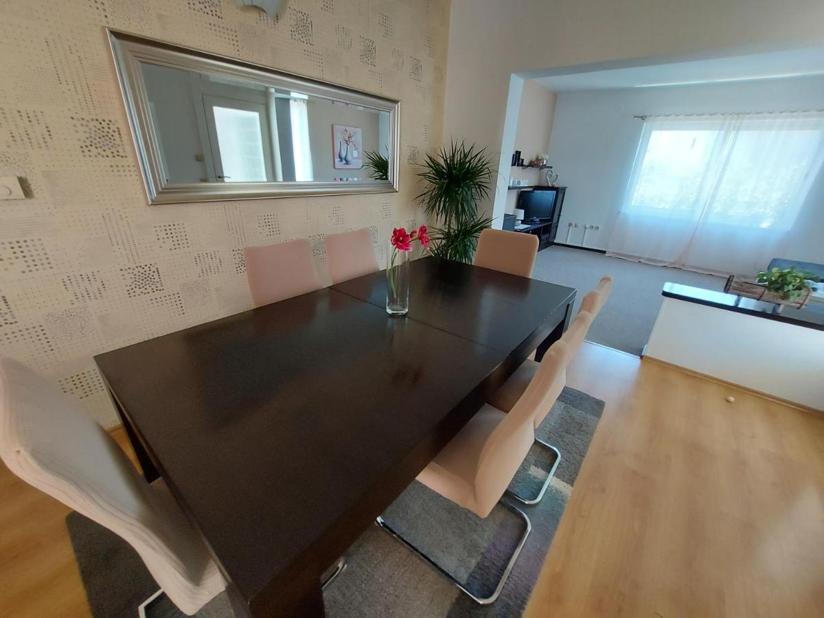 Apartman Larisa Apartment Kampor Luaran gambar