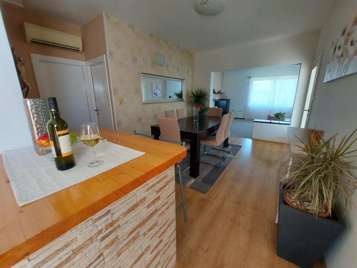 Apartman Larisa Apartment Kampor Luaran gambar