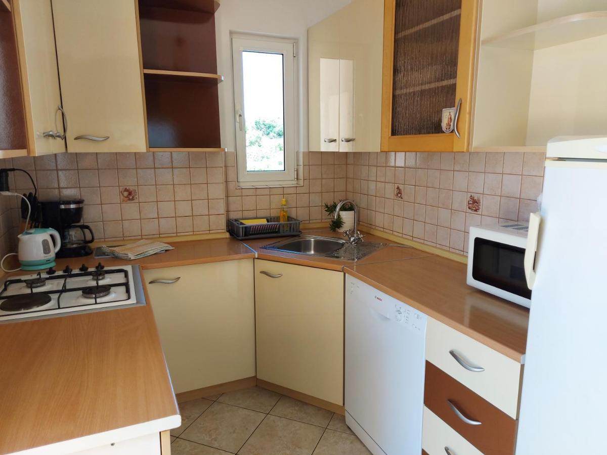 Apartman Larisa Apartment Kampor Luaran gambar