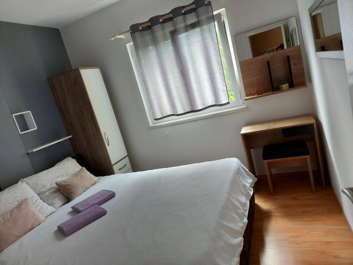 Apartman Larisa Apartment Kampor Luaran gambar