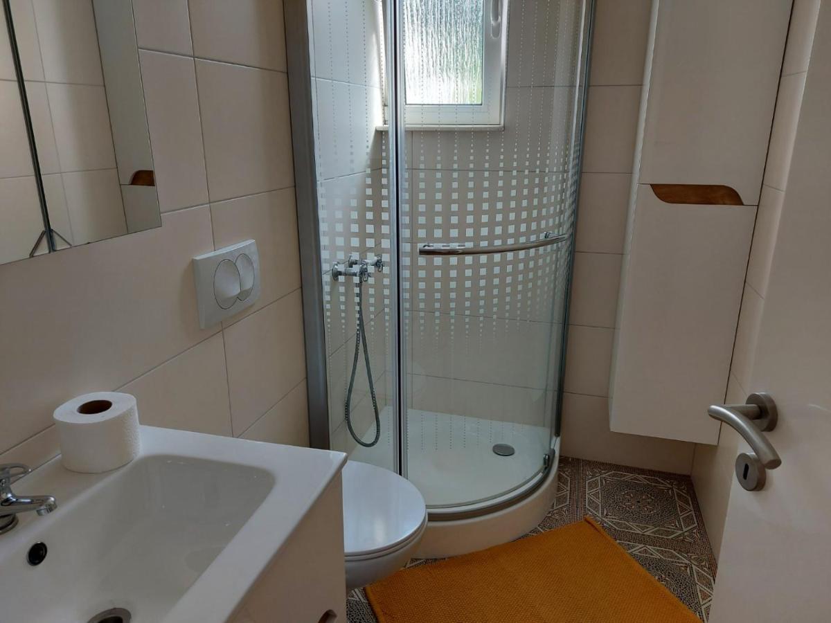 Apartman Larisa Apartment Kampor Luaran gambar